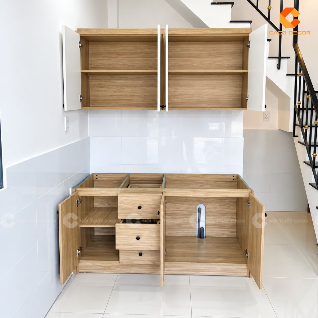 Chi tiết các khoang chứa bên trong tủ bếp trên dưới của chị Trâm