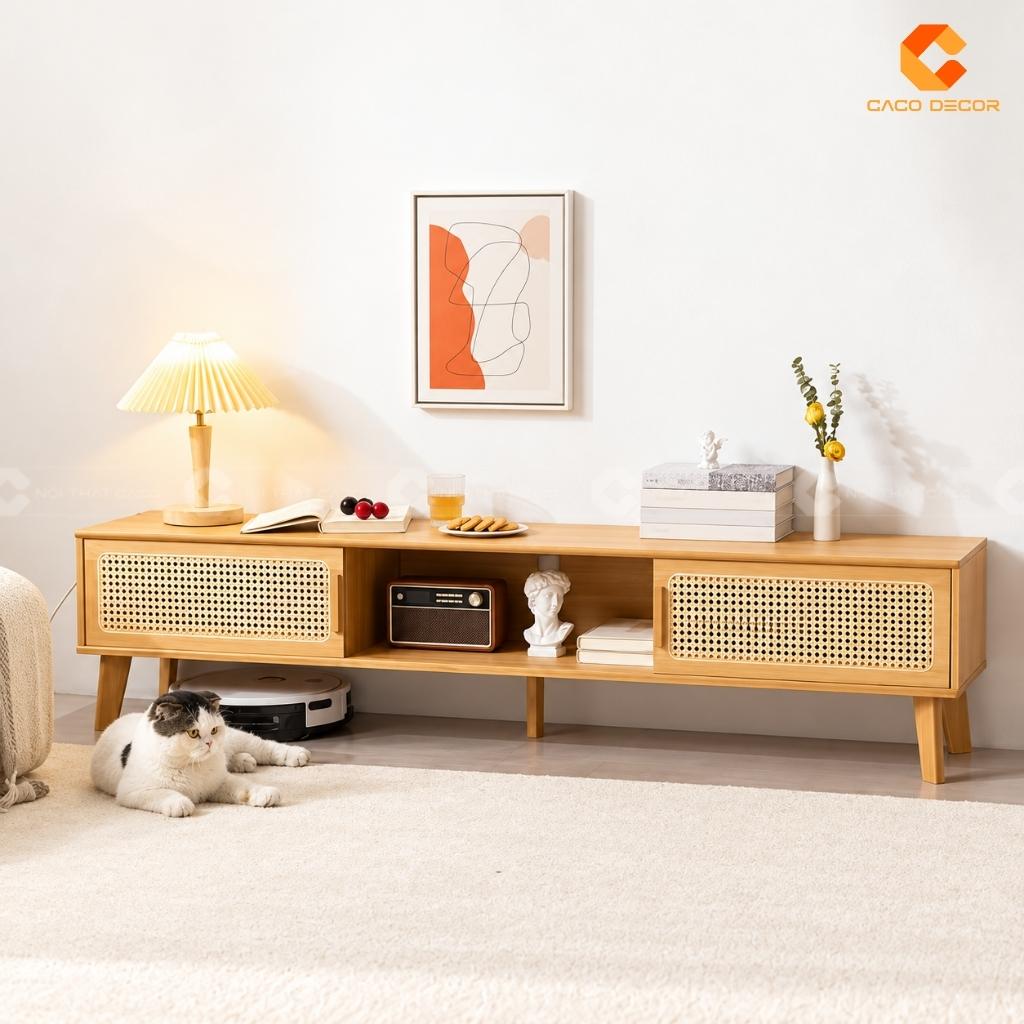 Kệ tivi gỗ tự nhiên KTV079 bố trí trong phòng khách hiện đại
