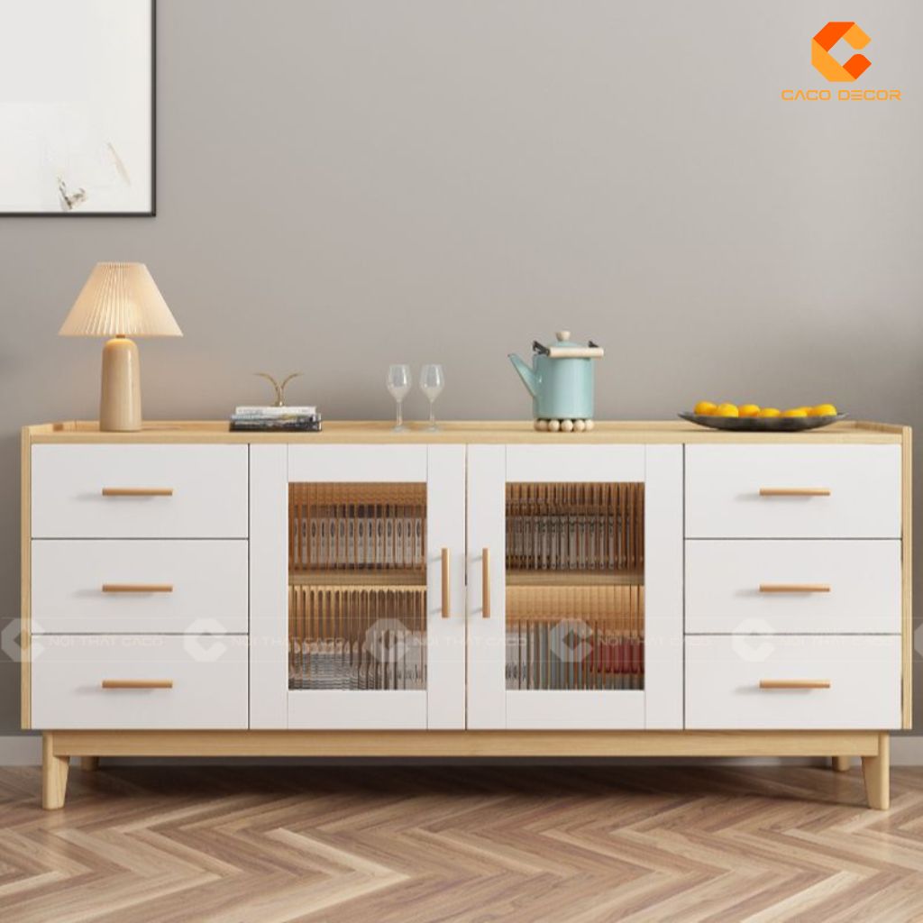 Kệ tivi gỗ tự nhiên KTV084 chính diện với kính sọc và hệ ngăn kéo hai bên