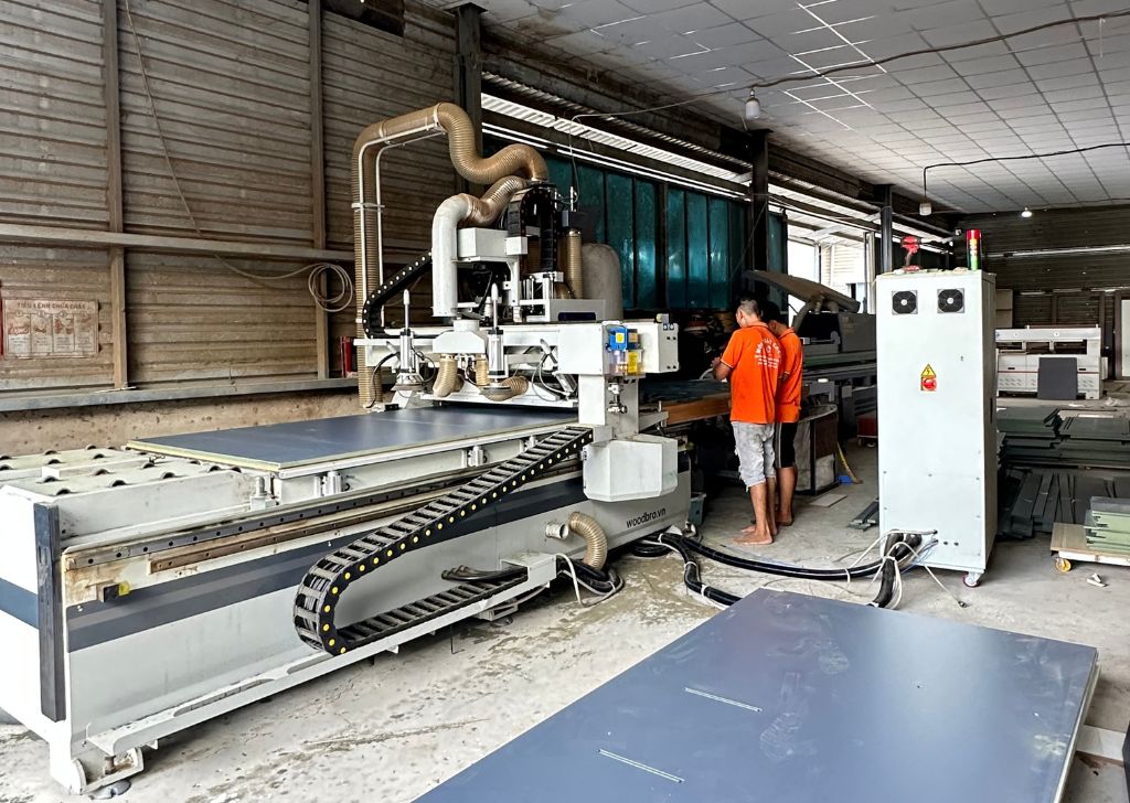 Máy CNC tại xưởng Nội Thất CaCo