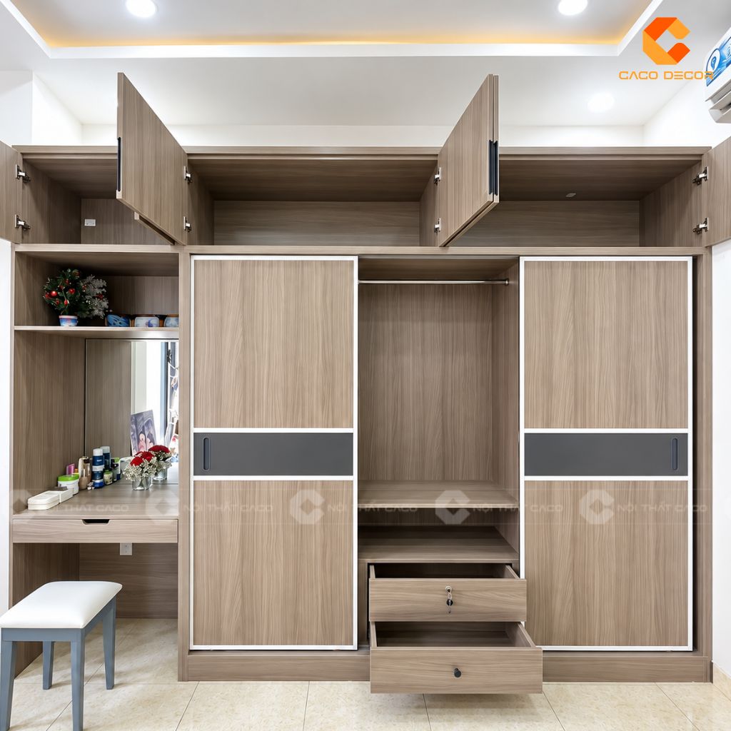 Chi tiết khoang chứa và hộc kéo bên trong tủ quần áo cửa lùa