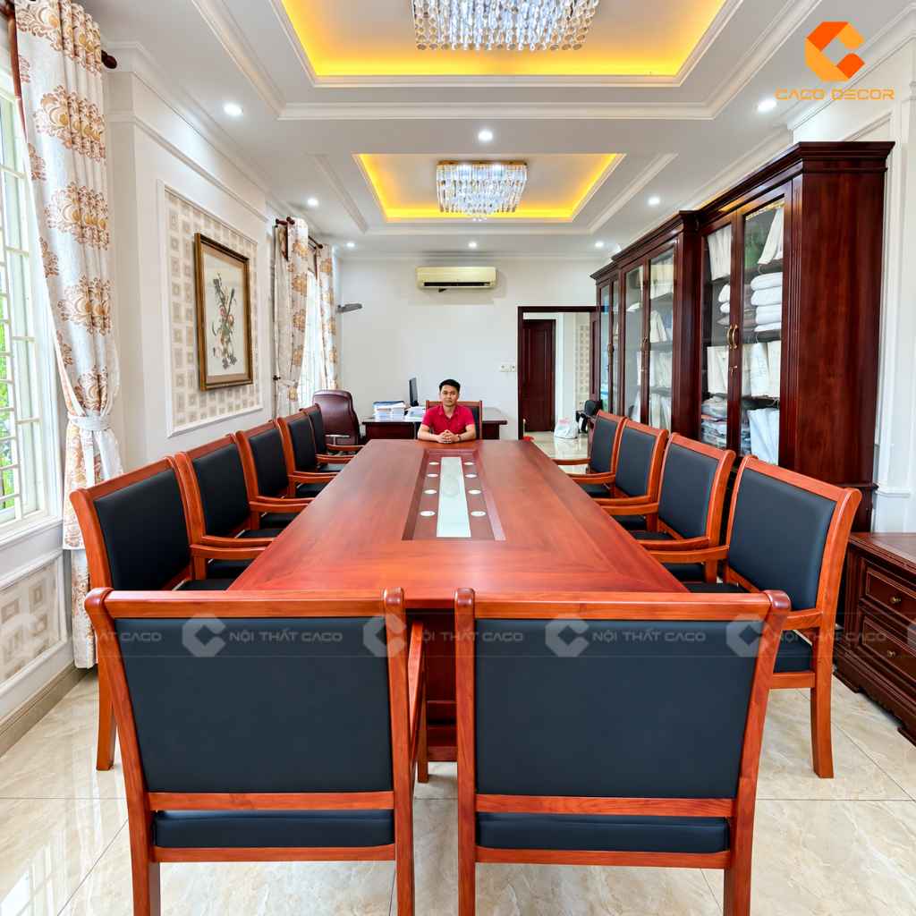 Thành phẩm bàn họp gỗ gõ đỏ sau khi CaCo hoàn thiện và bàn giao