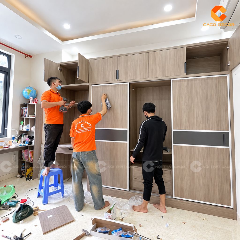 Thợ CaCo lắp đặt tủ quần áo cửa lùa cho chị Trang tại Tân Phú