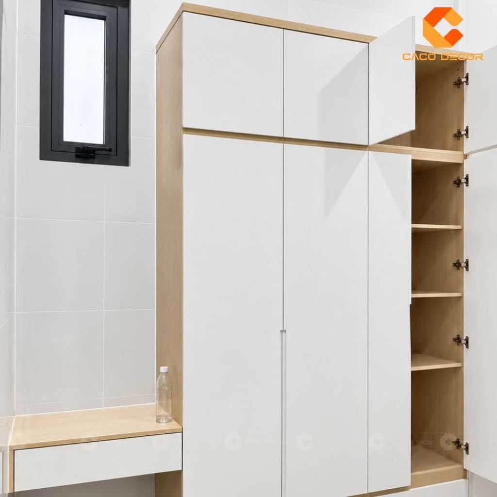 Tủ quần áo mở cánh kết hợp bàn treo tại nhà anh Hiệp