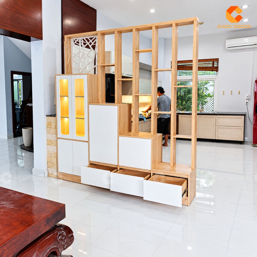 Góc nhìn toàn cảnh vách trang trí tích hợp tủ rượu và hệ hộc kéo