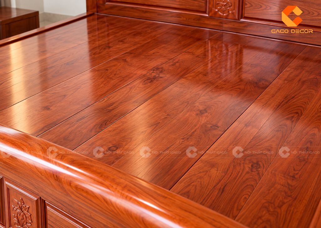 Cận cảnh vân gỗ xoan đào tự nhiên trên giường