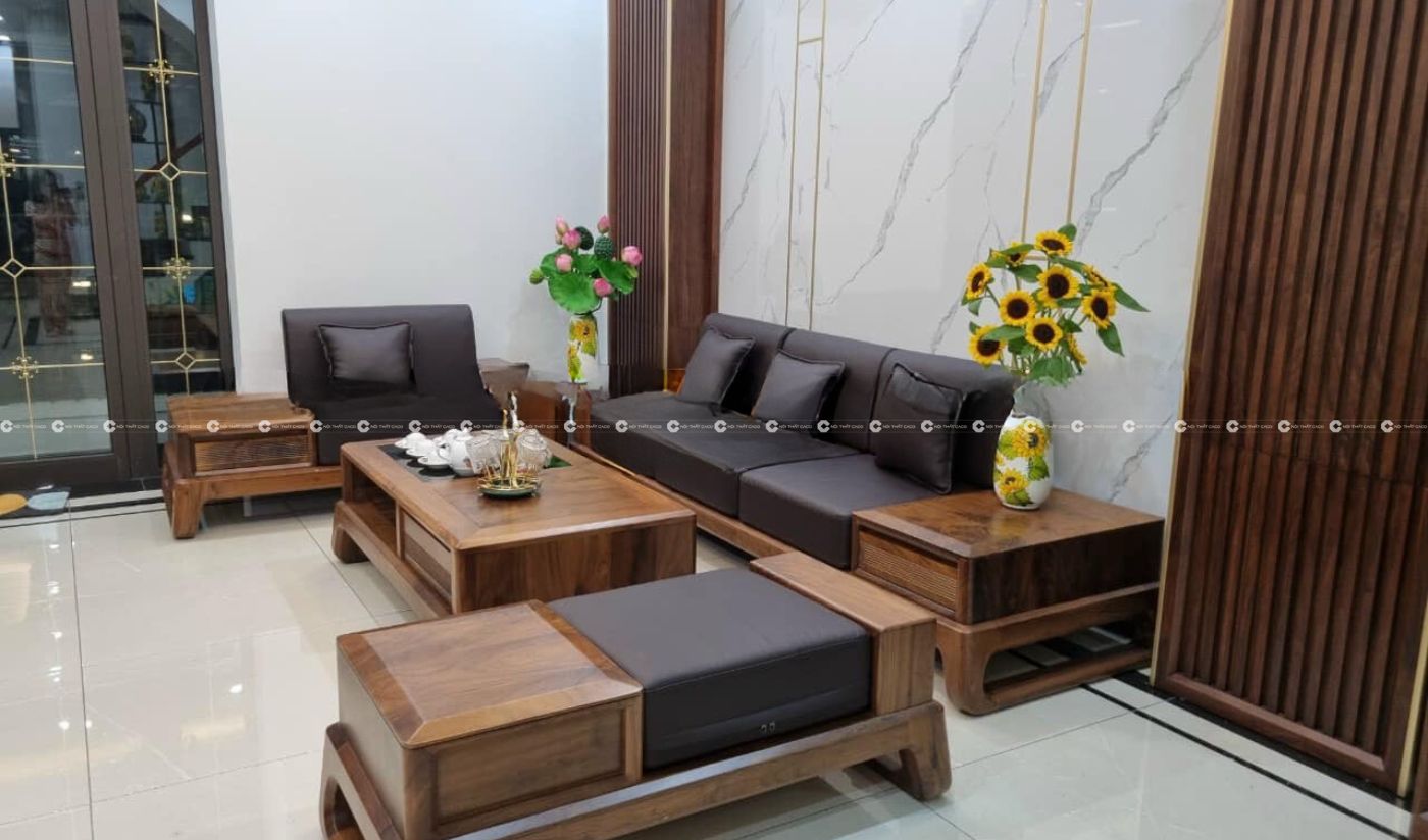 Bộ sofa gỗ sồi tự nhiên kết hợp bàn gỗ nhỏ trang trí