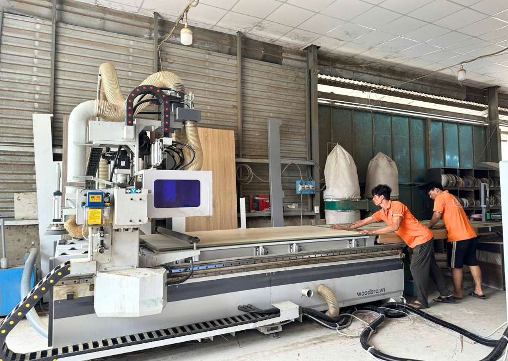 Máy móc hiện đại tại xưởng nội thất CaCo