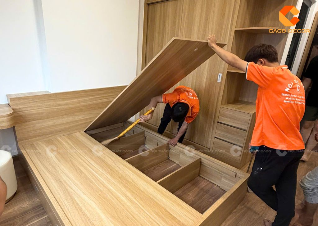 Đội thợ thi công combo phòng ngủ tại nhà khách