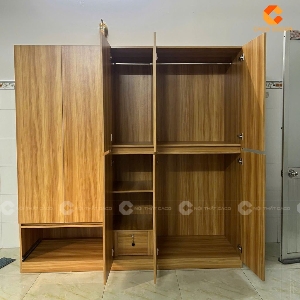 Mẫu tủ quần áo được chụp thực tế tại nhà khách