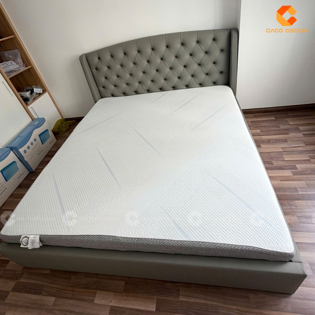 Giường ngủ bọc đầu nệm được chụp thực tế khi bàn giao