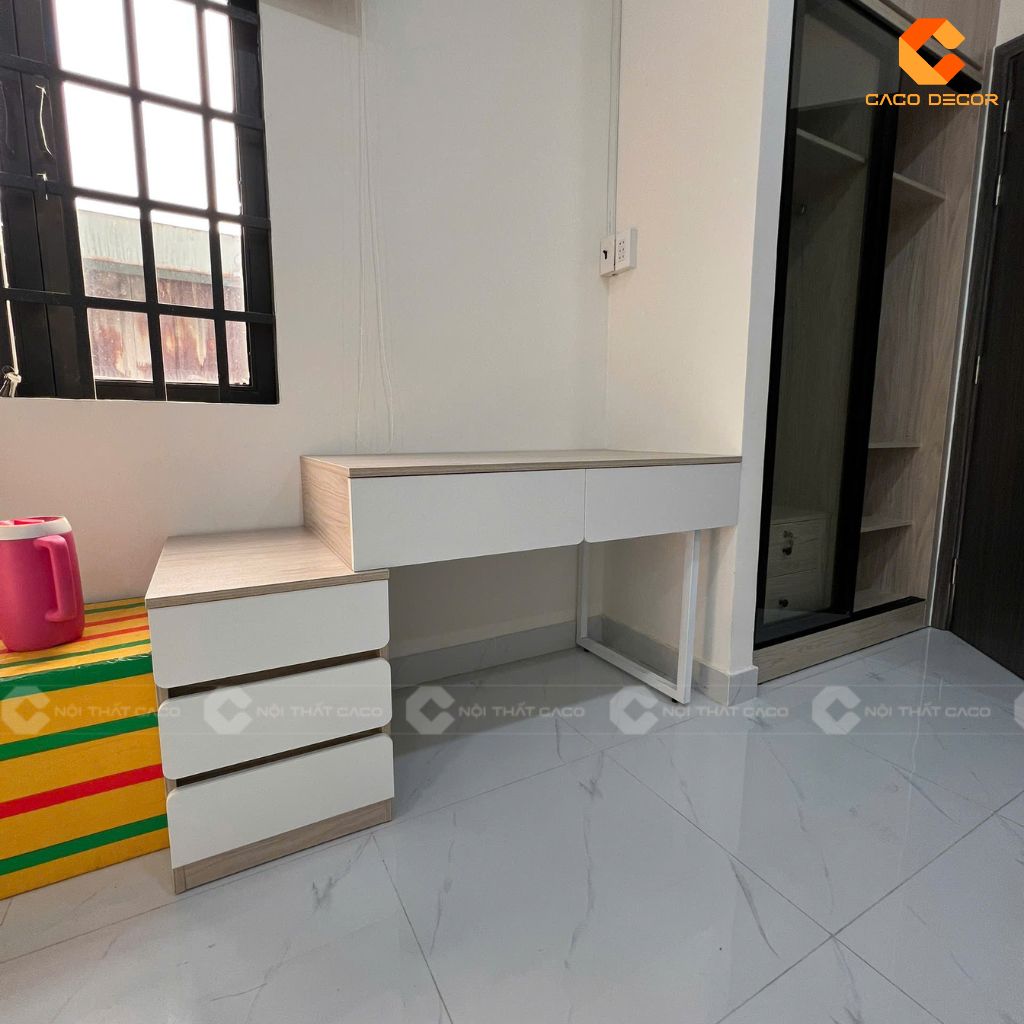 Mẫu bàn trang điểm được chụp tại công trình