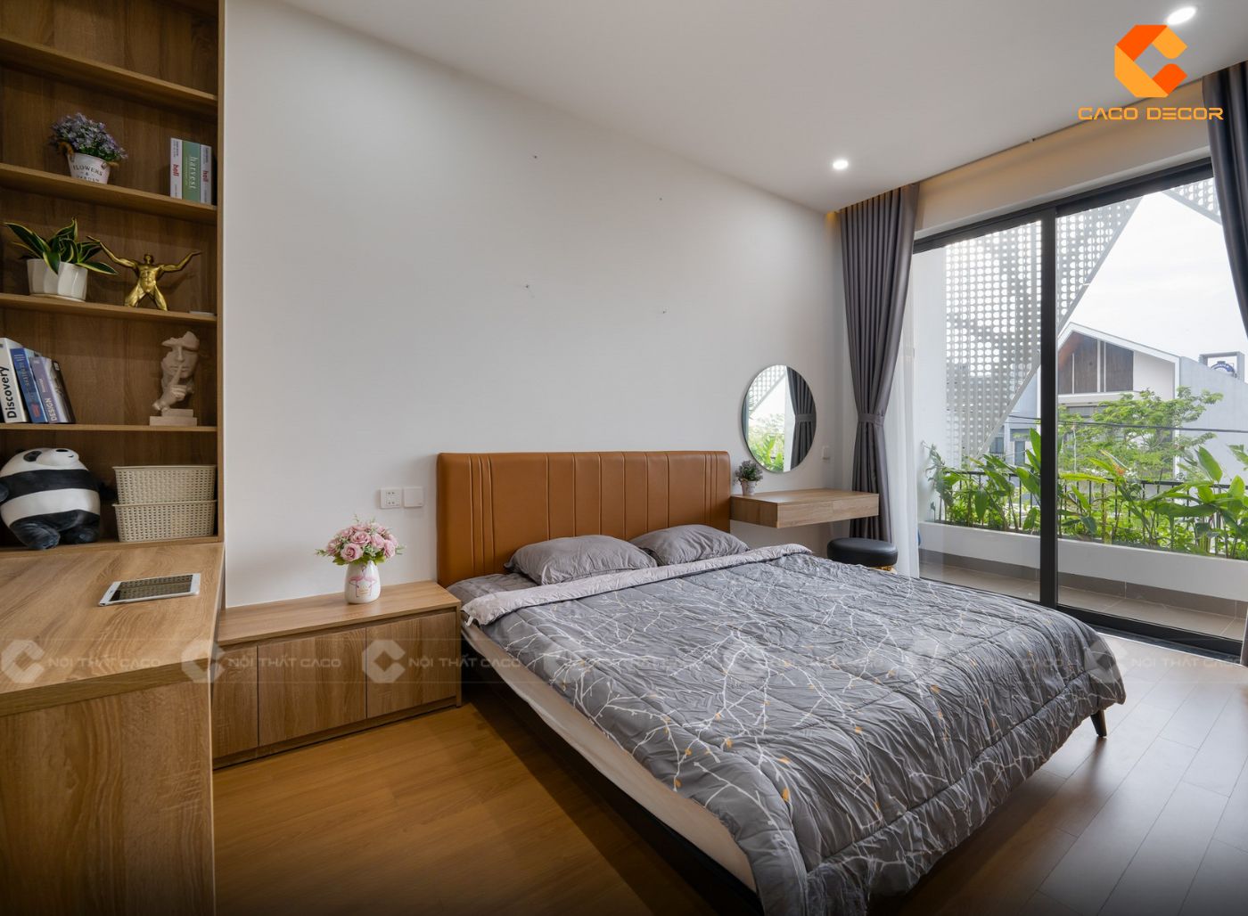 Thiết kế căn hộ studio với bàn trang điểm bố trí ngay cạnh giường