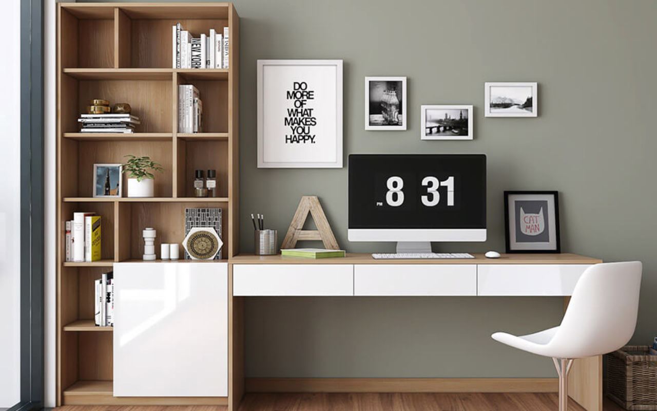 Kệ sách gam màu sáng kết hợp với bàn làm việc tối giản