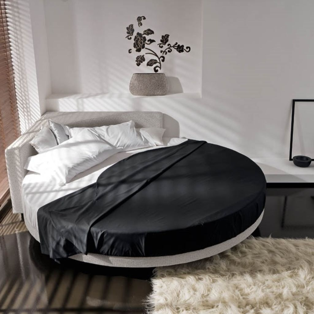 Mẫu giường tròn sang trọng với gam màu trắng đen hiện đại