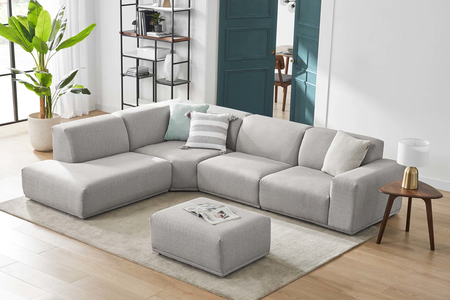 Cách chọn sofa phòng cho phòng khách đẹp và phù hợp diện tích 9