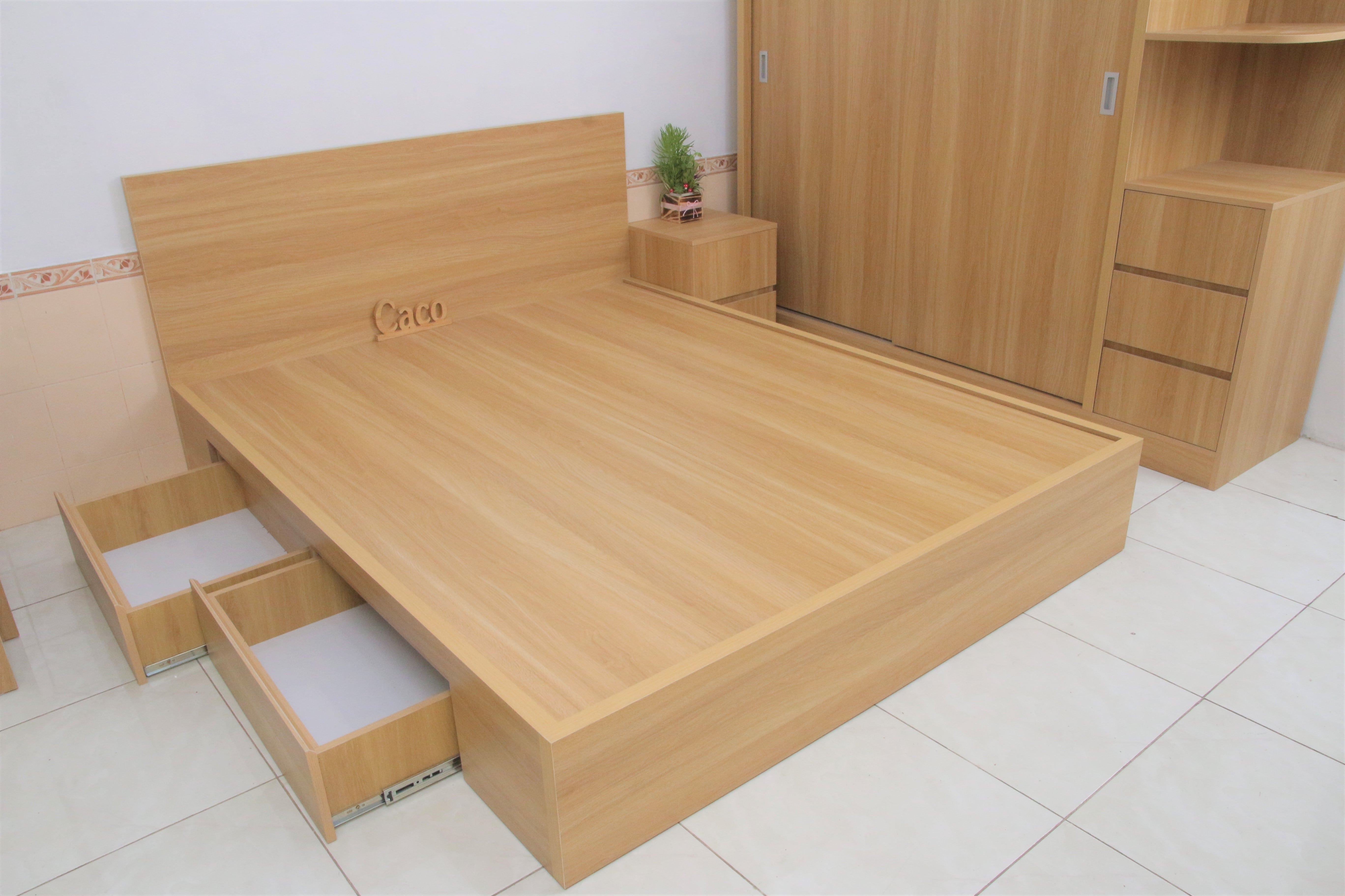 Giường ngủ gỗ MDF Melamine màu vàng vân gỗ cao cấp sử dụng nguyên vật liệu từ gỗ công nghiệp MDF
