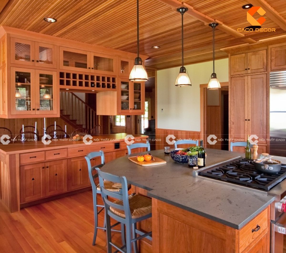 Mẫu tủ bếp gỗ thiên nhiên được thiết kế theo yêu cầu khách hàng