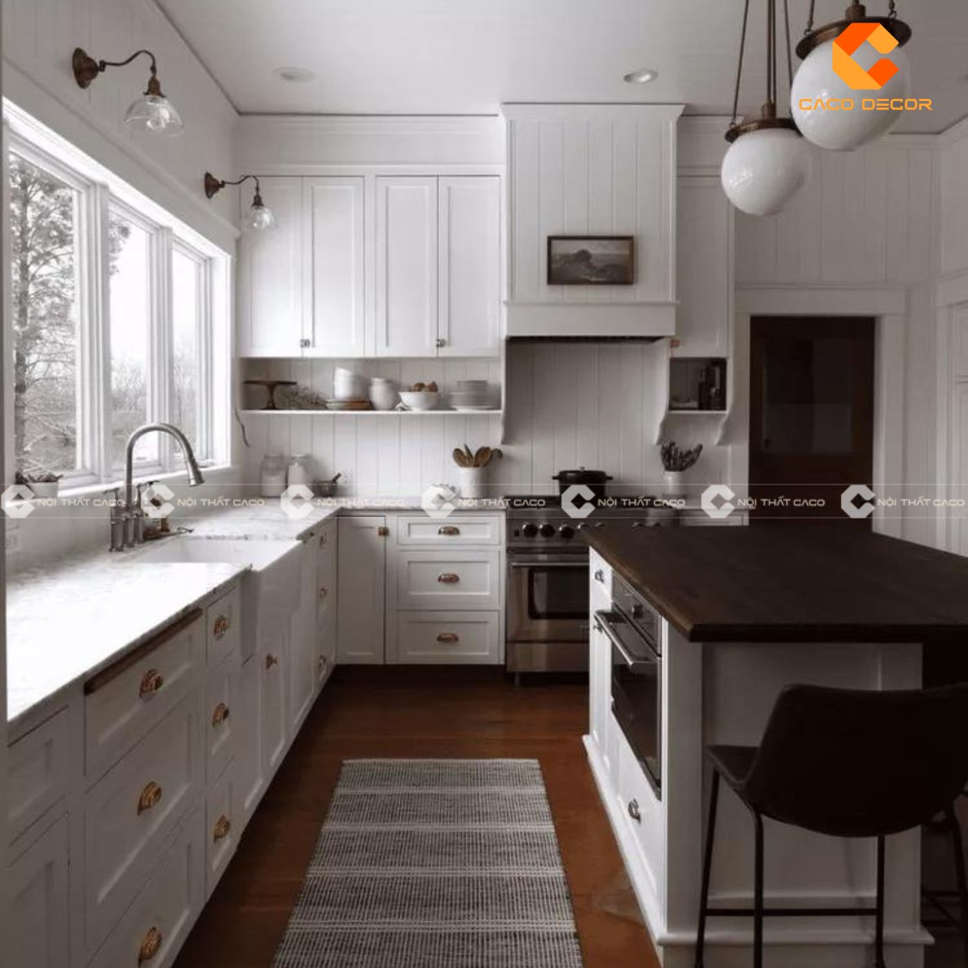 Mẫu tủ bếp gỗ thiết kế với tông trắng cổ điển