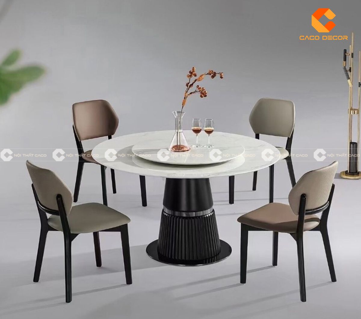 Bộ bàn ăn gia đình hình tròn tạo cảm giác ấm cúng 